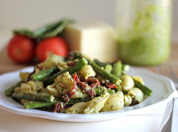 Pesto Pasta with Sun Dried Tomatoes and Roasted Asparagus - A quick and easy dish for those busy weeknights, and it's chockfull of veggies!