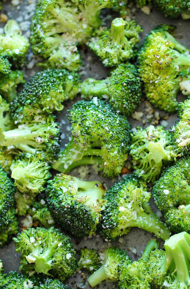 Garlic Parmesan Roasted Broccoli - This comes together so quickly with just 5 min prep. Plus, it's the perfect and easiest side dish to any meal!