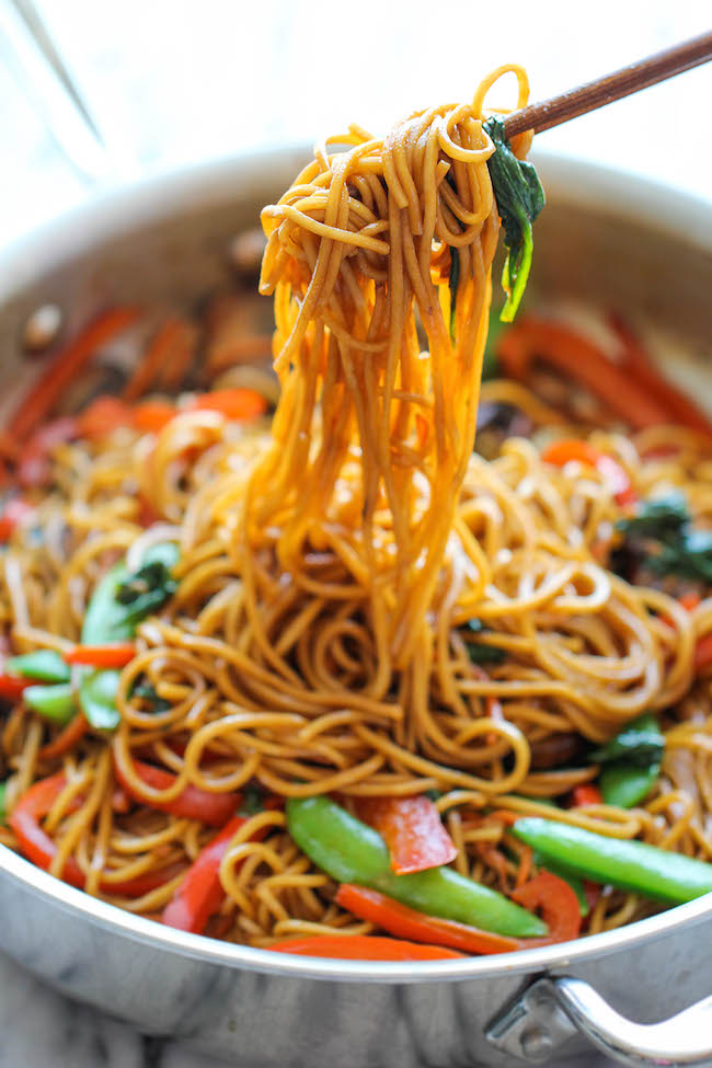 Easy Lo Mein - The easiest lo mein you will ever make in 15 min from start to finish. It's so much quicker, tastier and healthier than take-out!