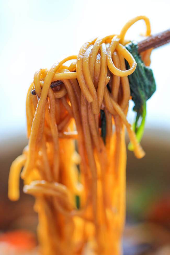 Easy Lo Mein - The easiest lo mein you will ever make in 15 min from start to finish. It's so much quicker, tastier and healthier than take-out!