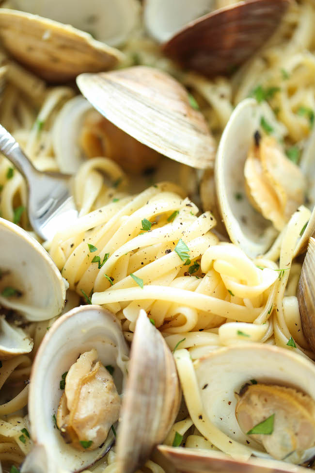 Easy Linguine with Clams - Damn Delicious