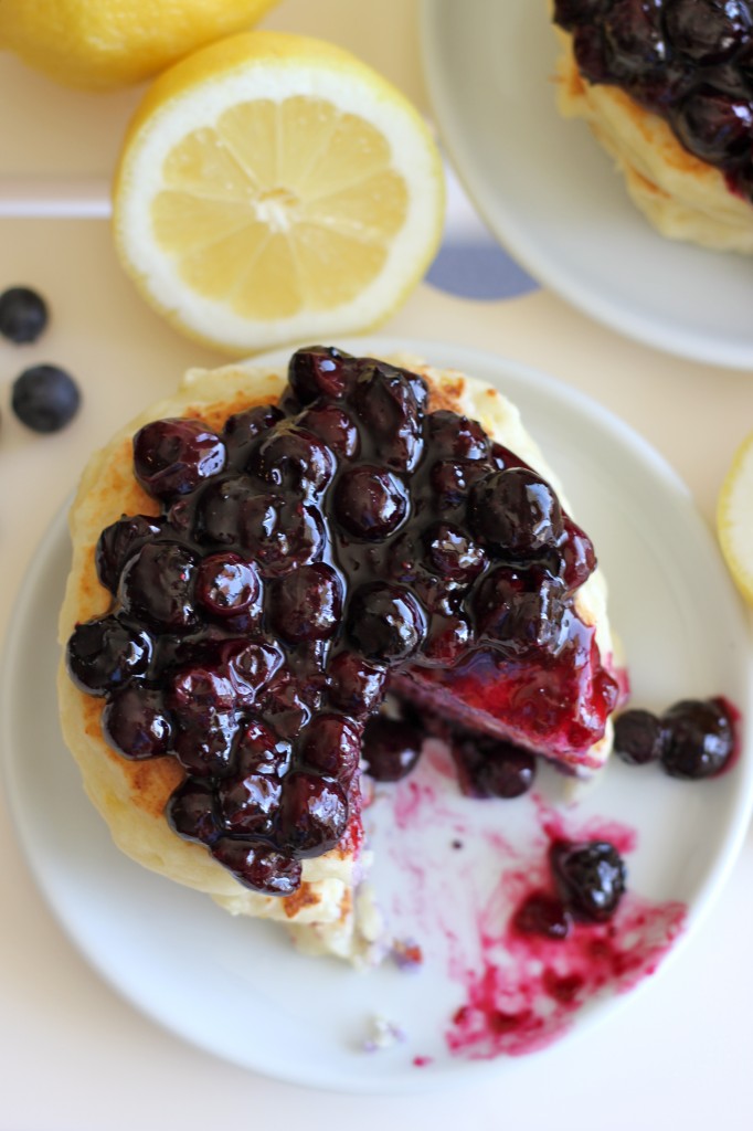 Lemon Ricotta Pancakes with Blueberry Sauce - Super easy, oh-so-light-and-fluffy pancakes made with 5-min homemade blueberry sauce!
