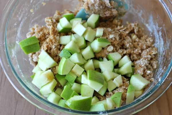 Biscoff Apple Muffins - The perfect excuse to have cookie butter in muffin form for a glorious breakfast!