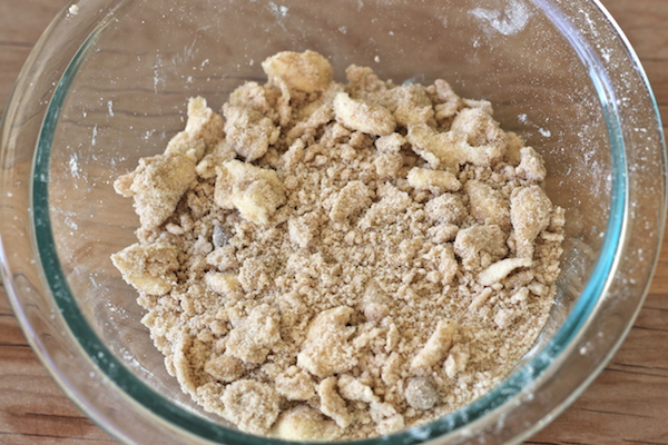 Raspberry Crumb Muffins - Start your mornings off right with these hearty muffins topped with a crumb topping that is to die for!