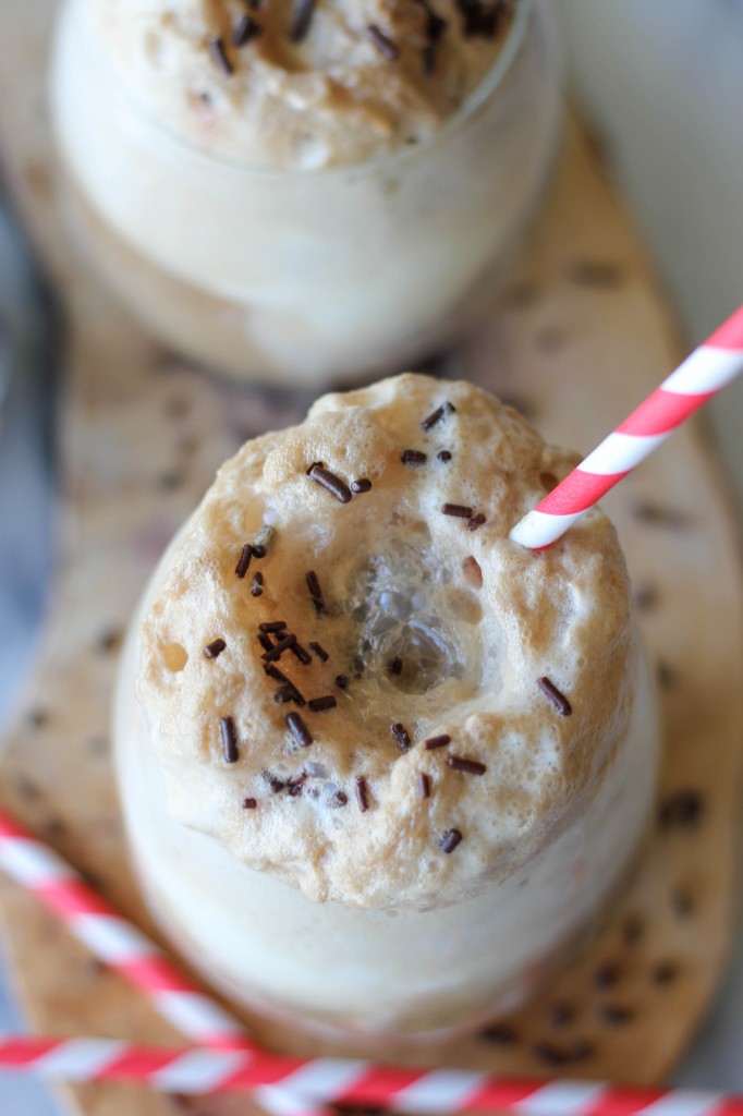 Vanilla Bean Root Beer Floats - These vanilla bean root beer floats are a perfect balance of vanilla bean, spice and sweetness!