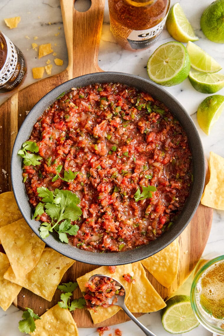 Restaurant Style Salsa - No more store-bought salsa! This quick and easy flavor-packed restaurant-quality salsa comes together in just 10 min!