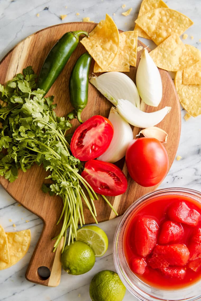 Restaurant Style Salsa - No more store-bought salsa! This quick and easy flavor-packed restaurant-quality salsa comes together in just 10 min!