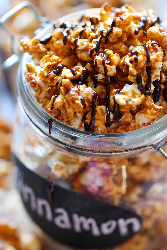 Cinnamon Roll Caramel Corn - The perfect last minute edible gift idea for the holidays that's budget friendly and so easy to whip-up!