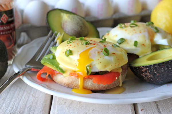 Smoked Salmon Eggs Benedict - No need to overpay for restaurant eggs benedict anymore. This homemade version is so easy and much cheaper!