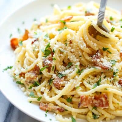Creamy homemade spaghetti carbonara with bacon and fresh parsley
