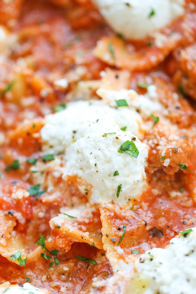 Easy One Pot Lasagna - The easiest 30-min lasagna made in a single pot - no boiling, no layering, nothing - the pasta gets cooked right in the pan!