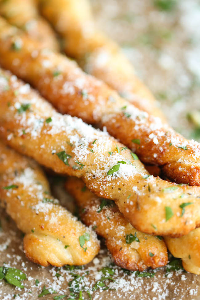 Easy Garlic Butter Breadsticks - The easiest garlicky-parmesan breadsticks made in less than 20 min - no yeast, no rolling, nothing. It's just that easy!