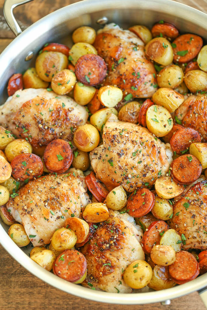 One Pan Spanish Chicken - One skillet. Amazing flavors. And basically zero clean-up. It's pretty much the easiest/tastiest dinner for any night of the week!