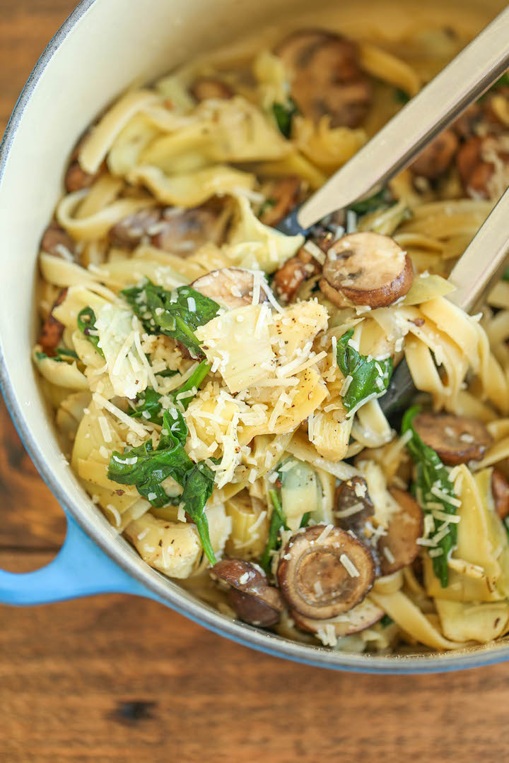 One Pot Mushroom Spinach Artichoke Pasta - Simple, flavorful, hearty, and just 25 min from start to finish. And just one single pot! What more do you need?