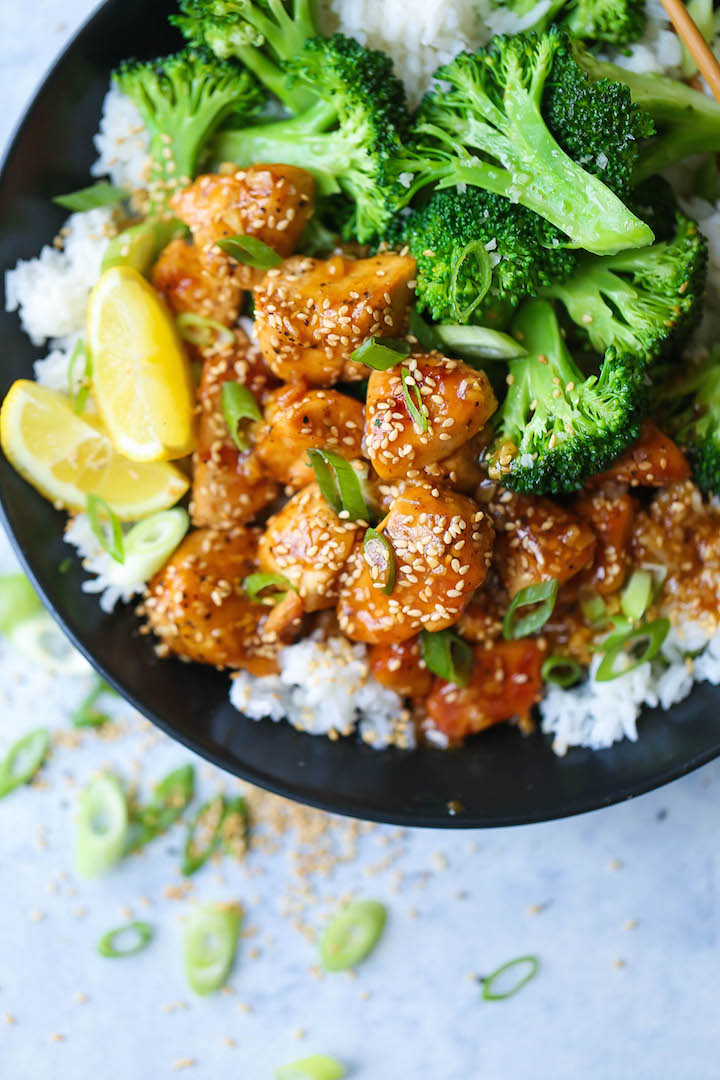 Honey Lemon Chicken and Broccoli Bowls - A takeout favorite that is sure to be a hit with the entire family! Plus, that lemon glaze is TO. DIE. FOR.