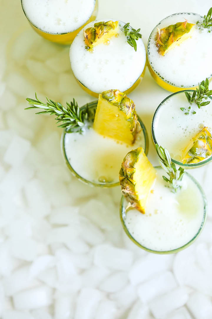 Pineapple Prosecco Punch - All you need is 5 ingredients and 5 minutes for this refreshing, beautiful cocktail. Perfect for any occasion or get-together!