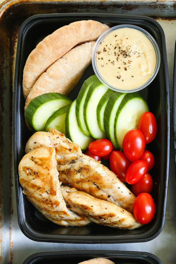 Copycat Starbucks Chicken and Hummus Bistro Box - Meal prep for the week ahead!!! Filled with hummus, chicken strips, cucumber, tomatoes and wheat pita.
