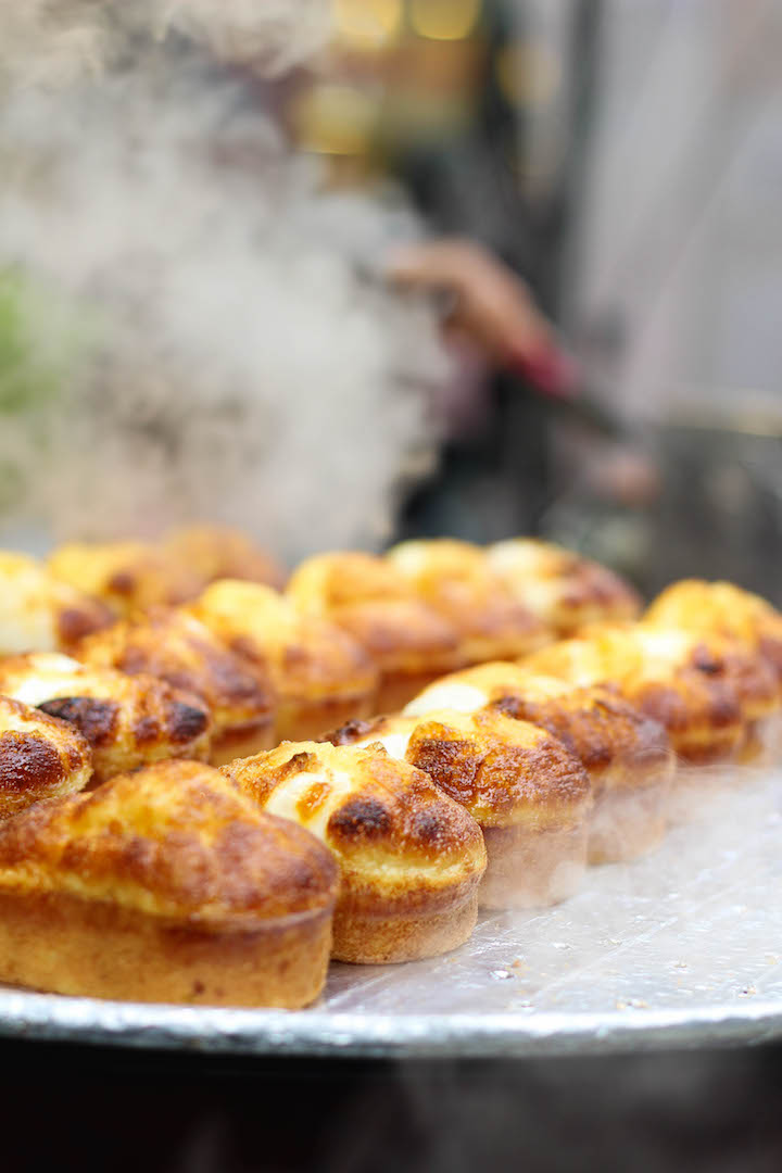 What to Eat in Seoul, South Korea - The ULTIMATE Seoul travel guide of Korean food! The most amazing, cheap and must eat street foods for all foodie lovers! 