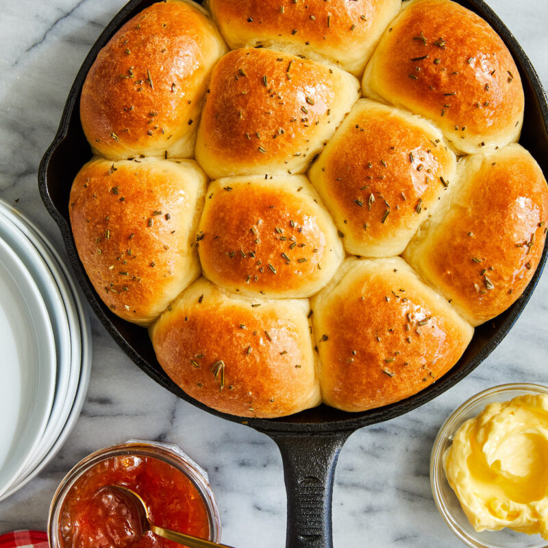 Easy Skillet Dinner Rolls