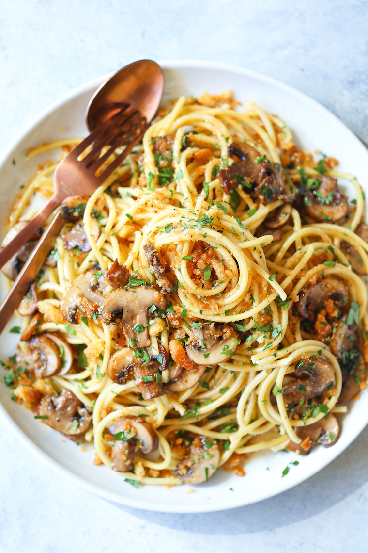 Brown Butter Mushroom Pasta - Whip this up in less than 30 min. So buttery, so garlicky, and so easy! Loaded with thyme mushrooms and toasted breadcrumbs!