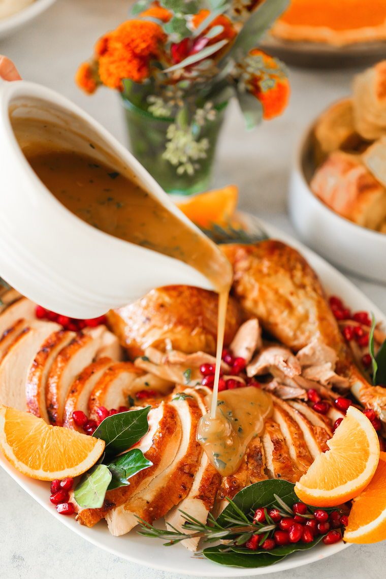 How to Make the Best Turkey Gravy - This is simply the most perfect gravy for your Thanksgiving turkey using pan drippings! So rich, so smooth and so easy!
