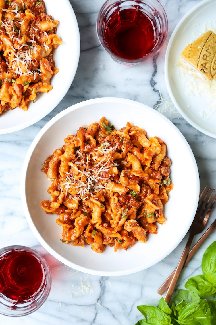 Instant Pot Ground Beef and Pasta - So stinking easy and budget-friendly! The perfect ONE POT meal with a hearty meat sauce. Only 5 min in the Instant Pot!