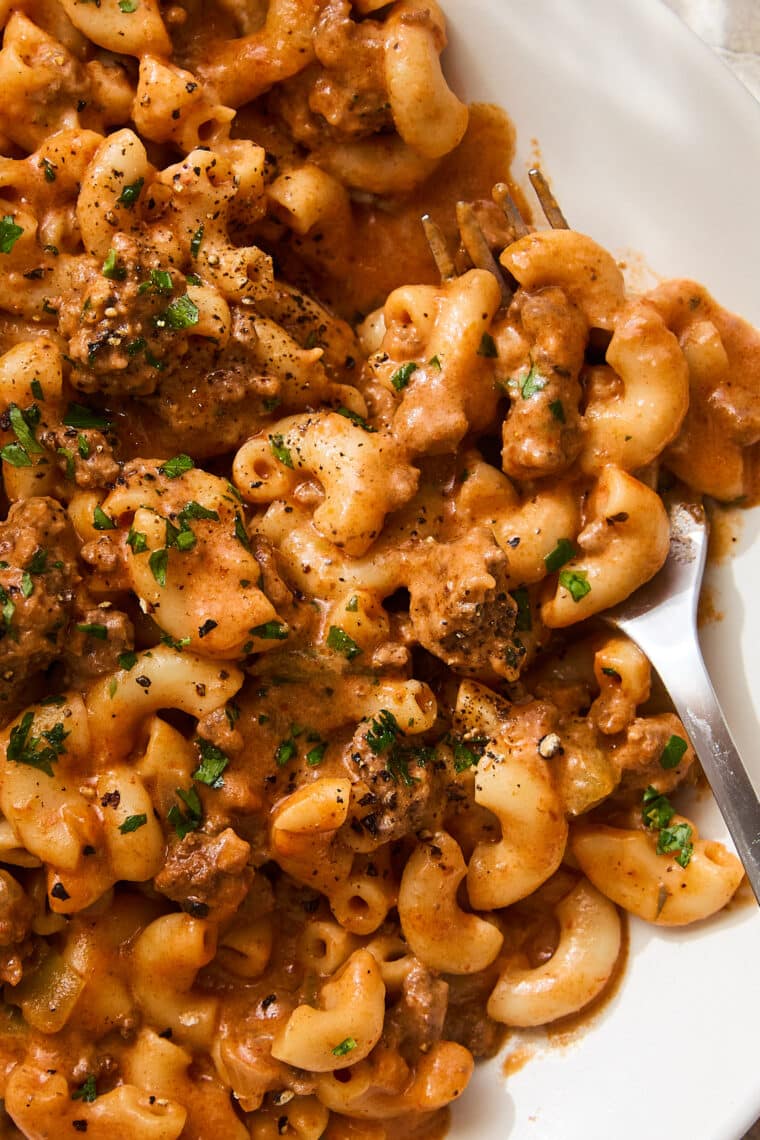Instant Pot Cheeseburger Mac and Cheese - Homemade hamburger helper! Quick, easy, budget-friendly, and tastes SO much better than the boxed mix. A family (and childhood) favorite!