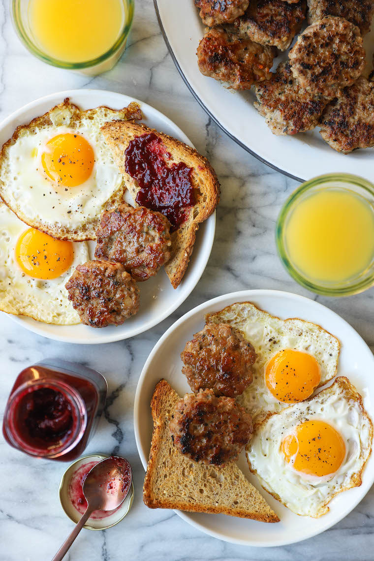 Homemade Breakfast Sausage - Nothing beats homemade! These sausage patties are so so easy to make and they're also freezer-friendly. Win-win!
