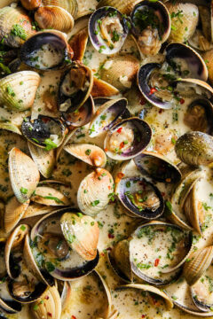 Garlic Butter Clams with White Wine Cream Sauce