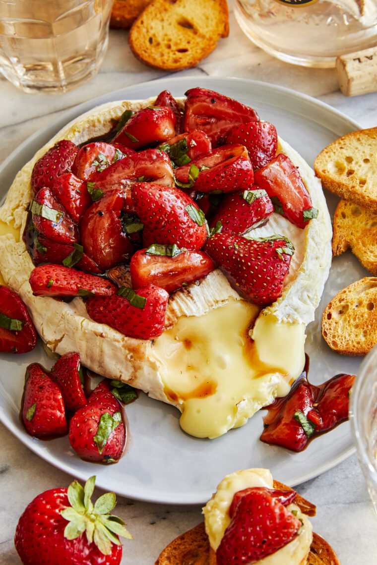 Strawberry Baked Brie - A crowd-pleasing appetizer! Warm, melted brie topped with all the honey-basil-strawberry goodness. SO AMAZINGLY GOOD!