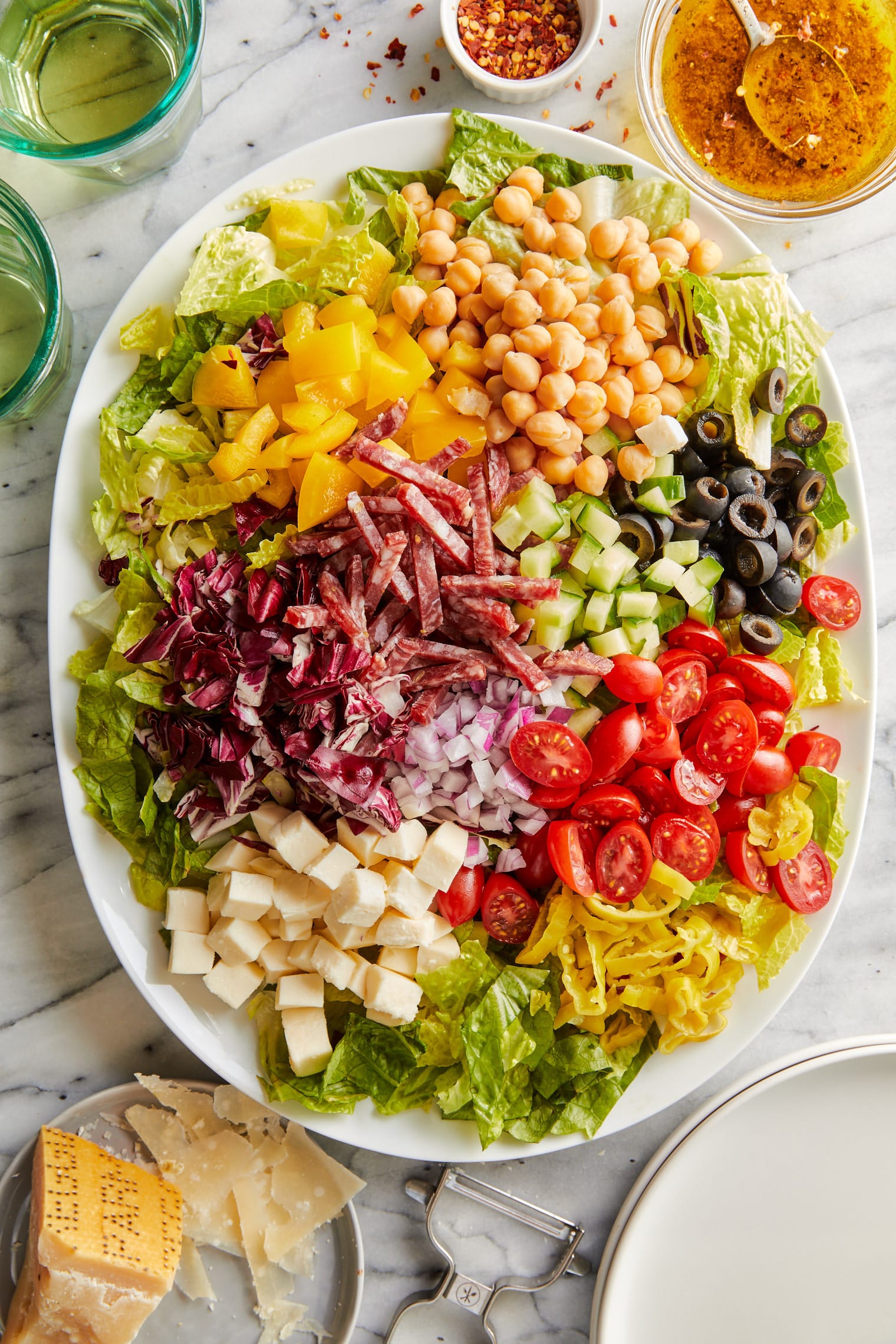 Lettuce, tomoratoes, cubed mozzarella, dry Italian salami, chickpeas, sliced olives, diced cucumber, pepper, and red onion.